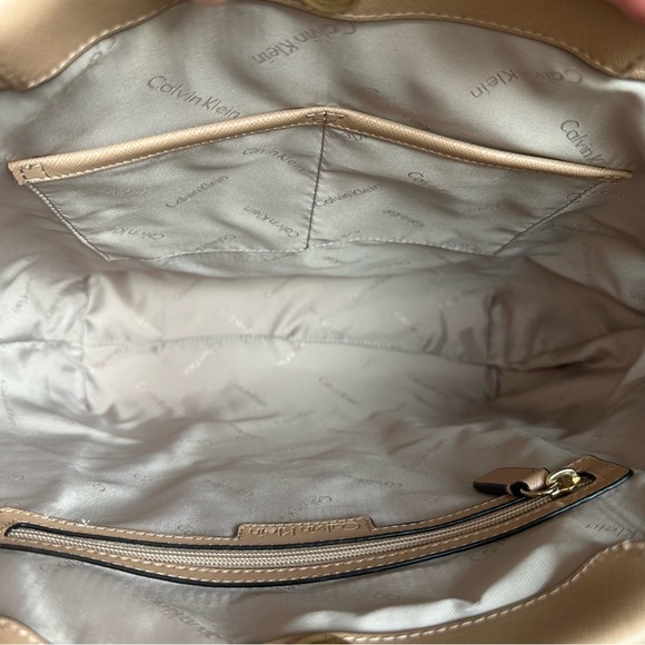 CALVIN KLEIN NWT Large Tote Nude Saffiano Leather Handbag H2RB1283 - Picture 9 of 16
